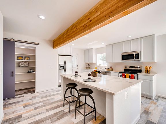 4th image of 2313 W De Palma Cir