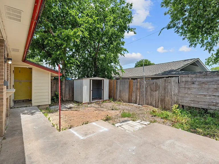 202 Northcrest Cir #D — Photo 4