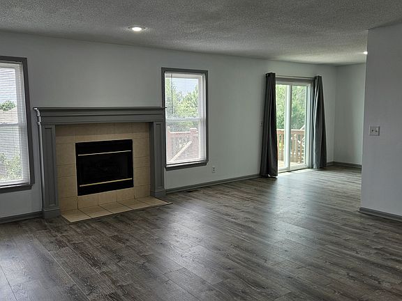 5th image of 17641 W 111th Pl