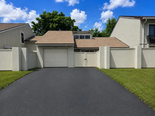 12760 Spinnaker Ln, Wellington, FL 33414
