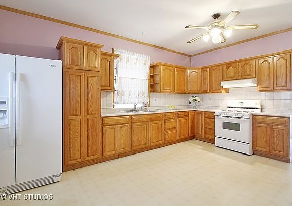 3rd image of 5349 W Newport Ave
