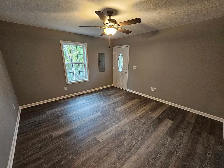 211 Sims Ln — Photo 3
