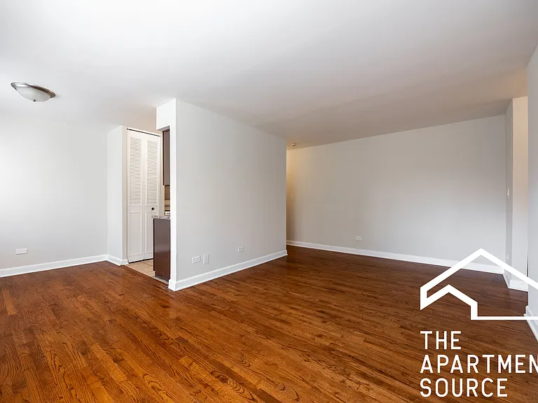 5919 N Kenmore Ave #208 — Photo 2