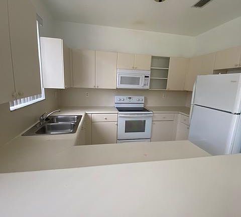 5th image of 1538 SE 24th Ct