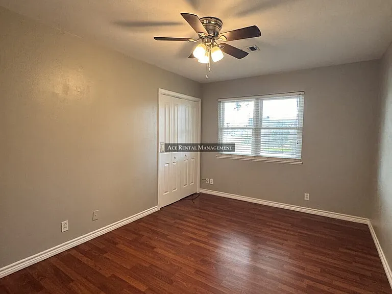 2704 Avenue N — Photo 9