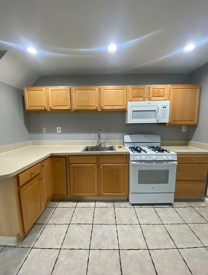 3 bed, 2.5 bath, $2,500 — Photo 4