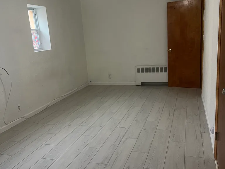 8642 Little Neck Pkwy — Photo 10