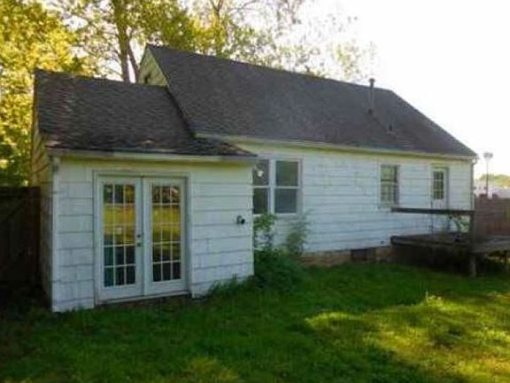 2nd image of 6216 Lucille Ln