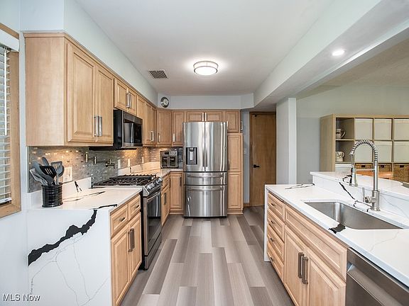 4th image of 6451 Glenwillow Dr