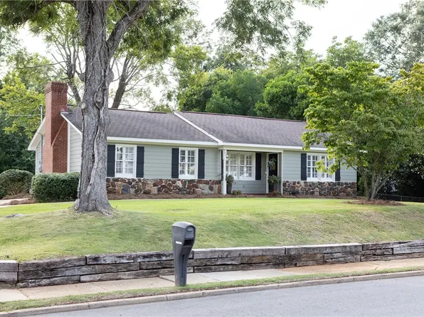 1409 N 4th Ave, Lanett, AL 36863