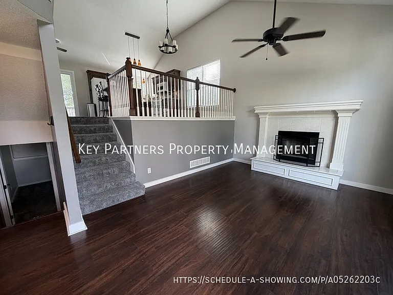 16409 W 157th Ter — Photo 3