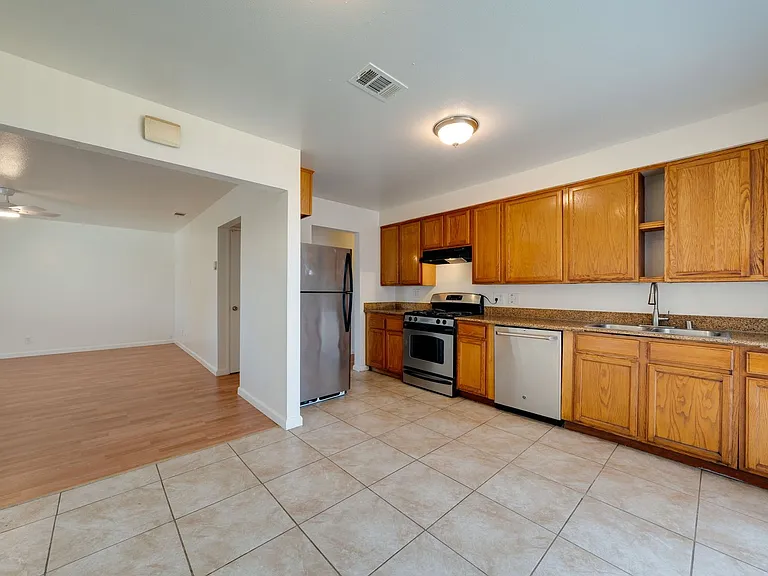 7726 Laurie Way — Photo 10
