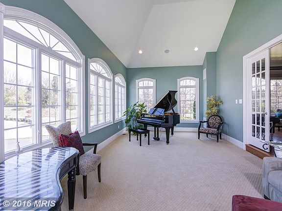 Step down to conservatory via double french doors