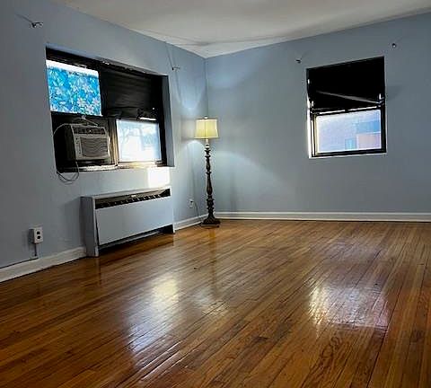 4th image of 3021 Edwin Ave APT 1J