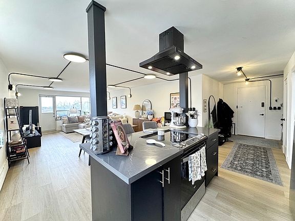 4th image of 420 Eglinton Ave E #102