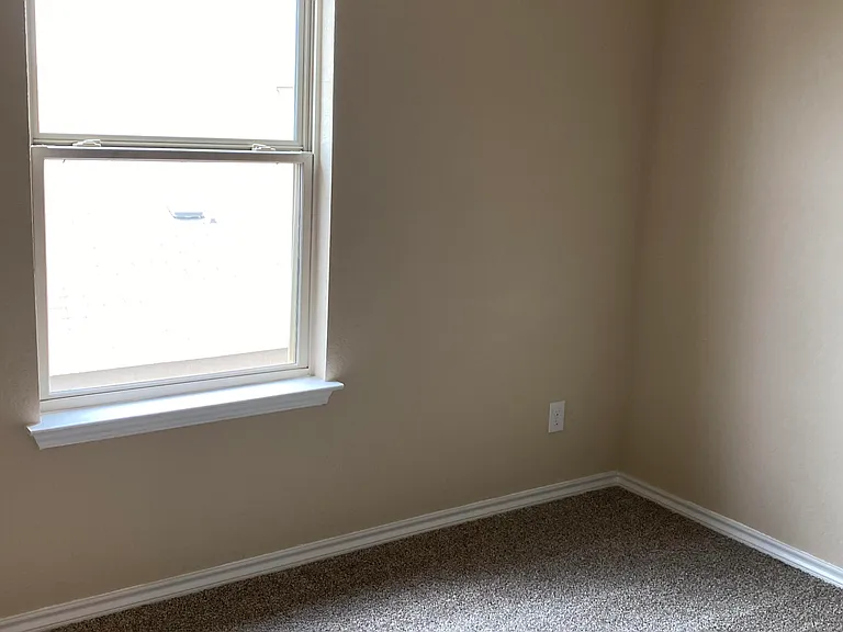 7331 Barlow Grv — Photo 5