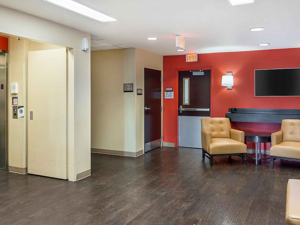 Lobby and Guest Check-in