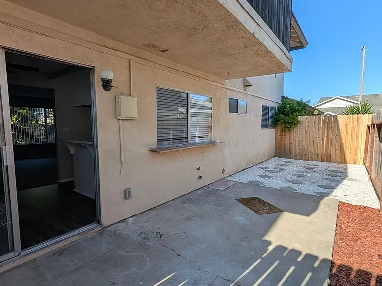 17031 Pinehurst Ln — Photo 23