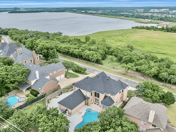 4th image of 5612 Bay Club Dr