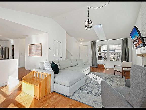 3rd image of 15506 NE 13th Way