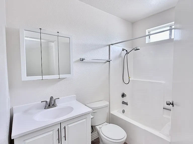 6714 Troost Ave #L — Photo 7
