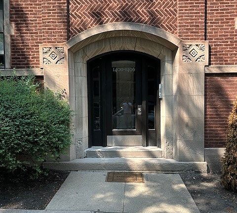 2nd image of 1400 W Summerdale Ave APT 1