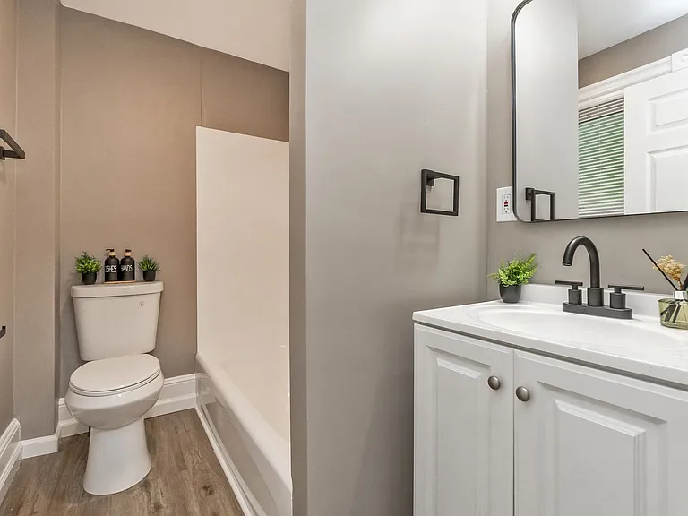 439 W Church St — Photo 25