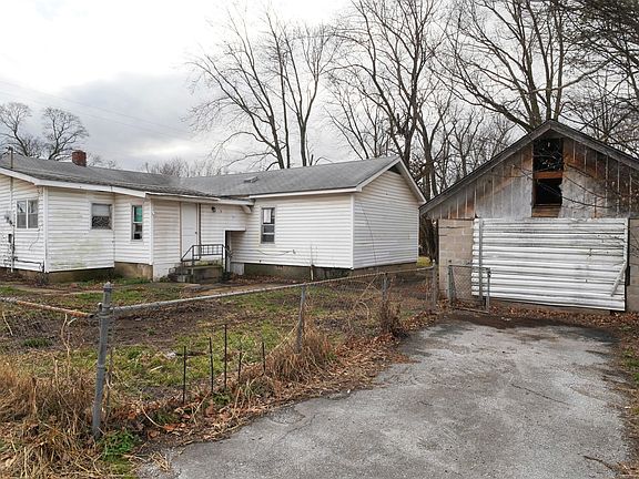 5th image of 221 Trowbridge Rd