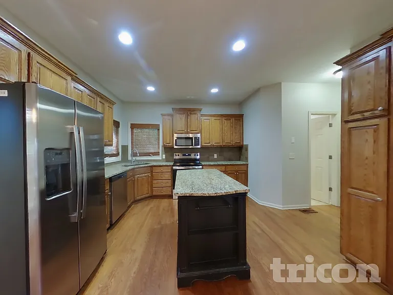 725 N Alder St — Photo 5