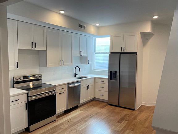 4th image of 1123 S 20th St APT 3