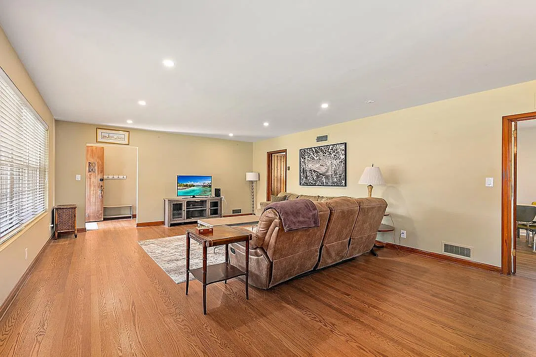 4428 Worth Dr W — Photo 2