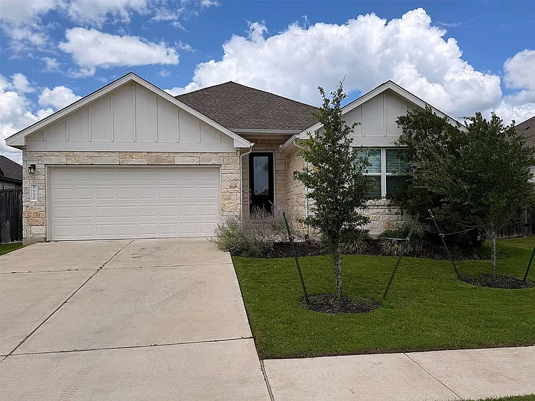 150 Patrick Herndon Dr — Photo 2