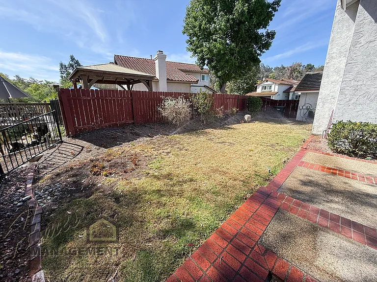 593 Silver Shadow Dr — Photo 26