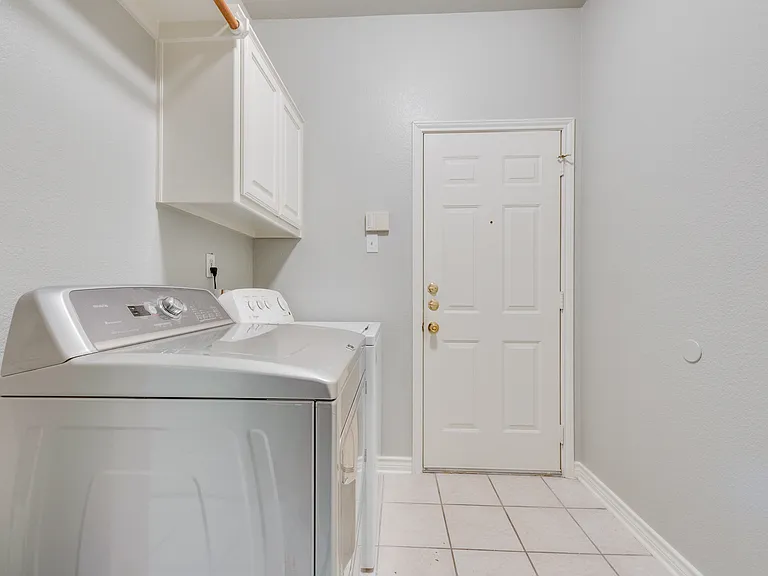 739 Harbour Town Dr — Photo 14