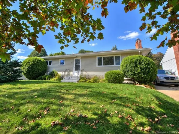 35 Vine Ave, Moncton, NB E1E 1K1
