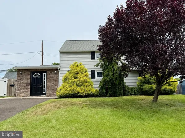32 Great Oak Rd, Levittown, PA 19057