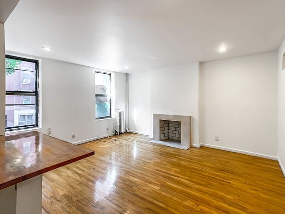 3rd image of 507 E 6th St APT 2F