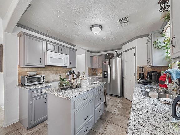 3rd image of 3859 Silverhawk Dr