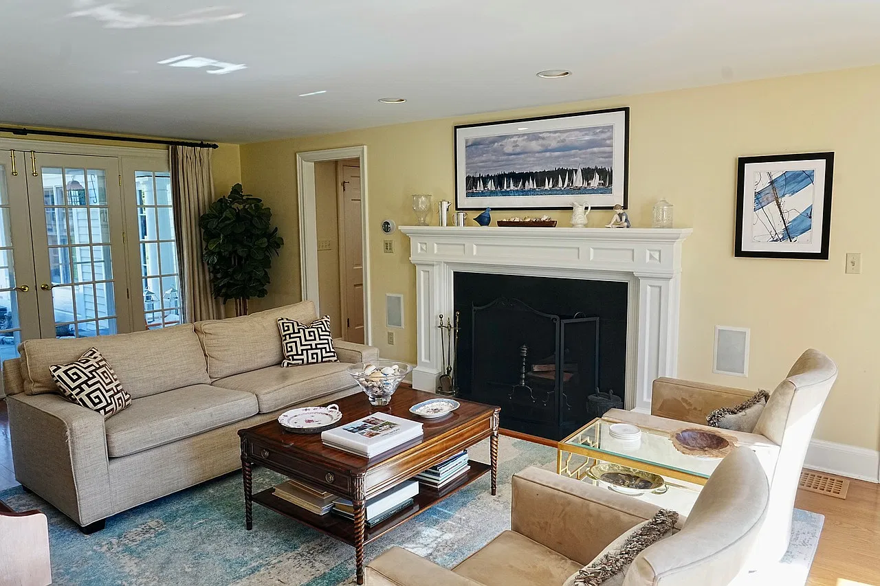 5 bed, 6.5 bath, 5600 sqft, $15,000 — Photo 2