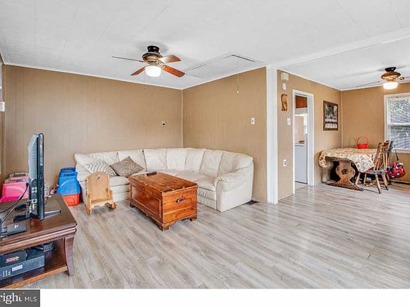 2nd image of 2605 Douglas Ave