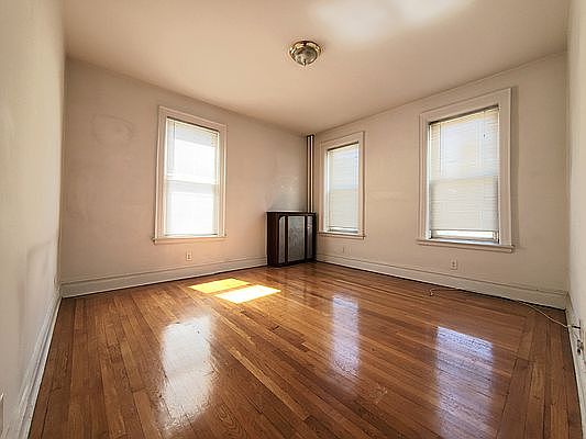 4th image of 25-50 44th St #1R