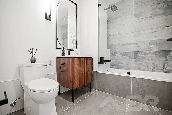 Rented by EXR | media 4