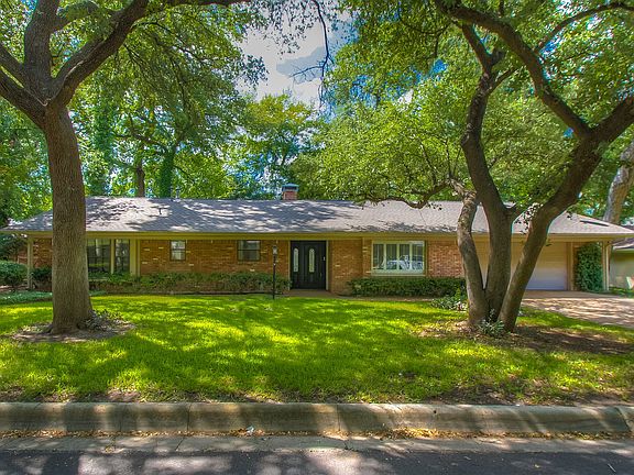3228 Spanish Oak Drive-2.jpg