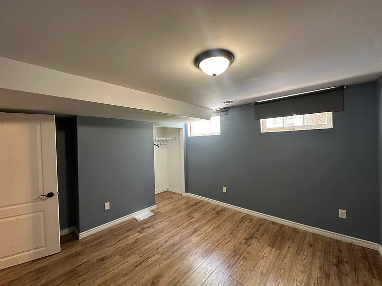 108 Sidney Cres — Photo 17