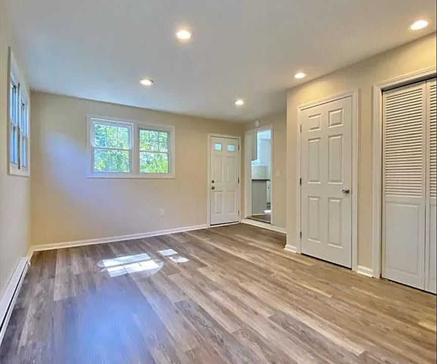 Living room w/washer & dryer hookup