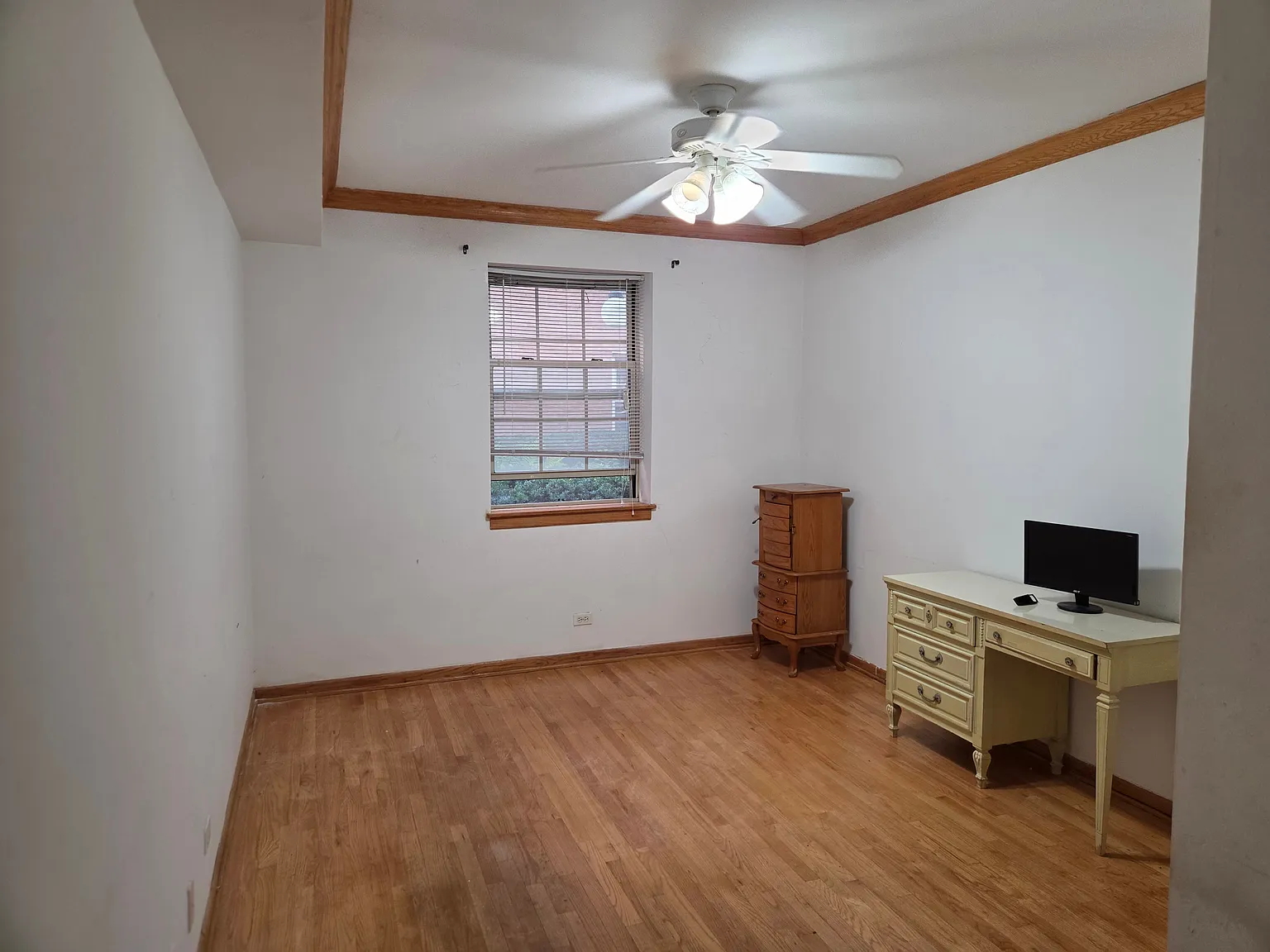 1 bed, 950 sqft, $1,325 — Photo 4