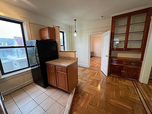 2nd image of 900 E 35th St APT C3