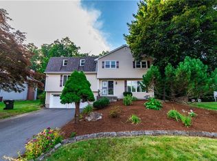 330 Candlewyck Dr, Newington, CT 06111