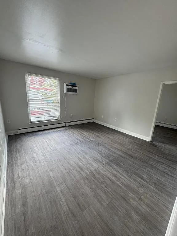 911 Rogers Pl — Photo 2