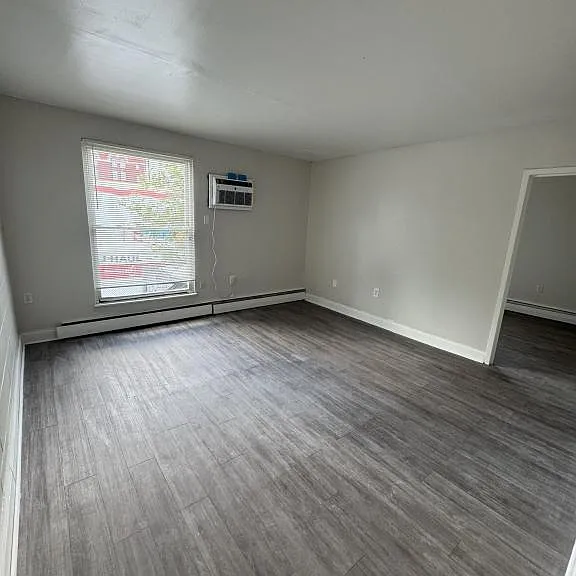 911 Rogers Pl — Photo 2